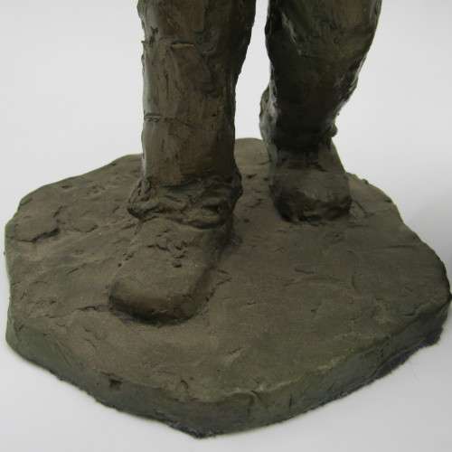 Set Bronzed resin sculptures of winemakers by Miriam Schwartz - 29.5cm