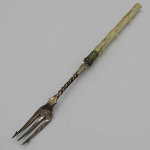 Antique pickle fork - 21.5cm