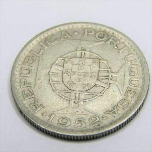 1952 Mozambique Silver 10 Escudos - XF