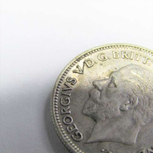 1933 Great Britain Sixpence - cracked die V to D