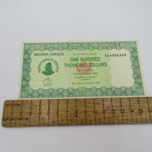 Zimbabwe $100000 - Bearer cheque 1 October 2005 uncirculated - Dirty corner ZW 61