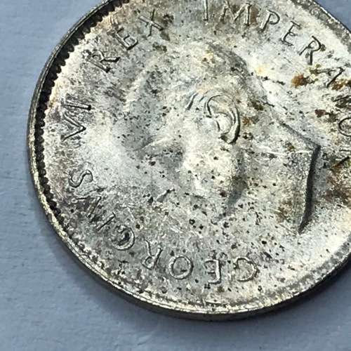 1942 SA Union Threepence 3d - UNC - Bad strike nose of George Brilliant!