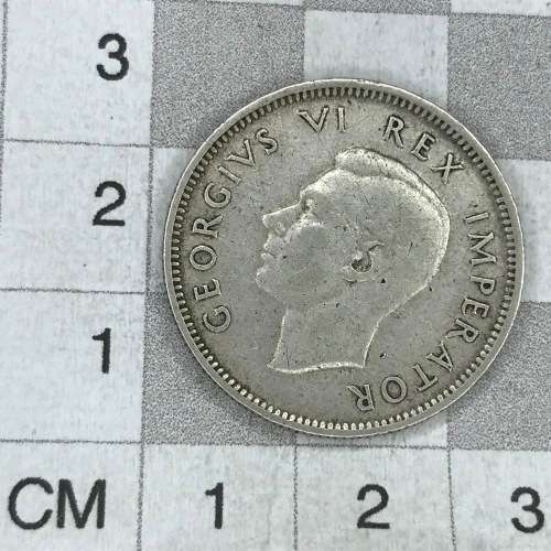 1943 SA Union date variation Shilling - 9 and 4 far apart
