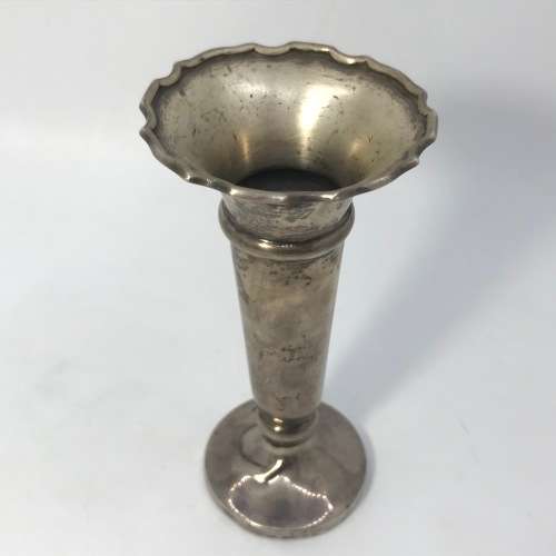 Pair of silver flower vases made in Sheffield by Walker and Hall - 254,6g