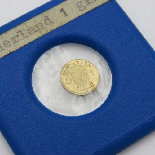 Very small goldplated copper Netherlands 1 Gulden coin for jewellery