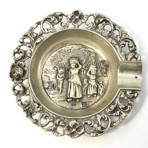 Silver Ashtray with silver mark inside - small for single person - 11,7g
