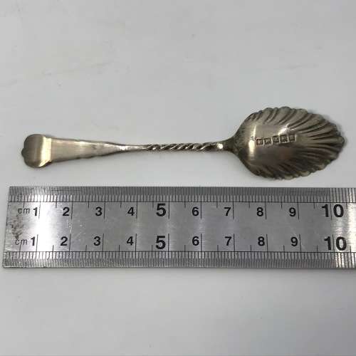 Beautiful set of Silver spoons in broken box - shell shaped