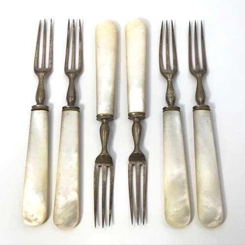 Set of 6 Hallmarked `T.L.` made in London pickle forks with mother of Pearl handles in box
