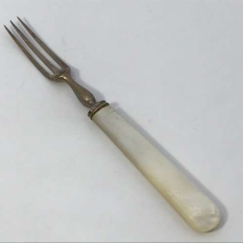 Set of 6 Hallmarked `T.L.` made in London pickle forks with mother of Pearl handles in box