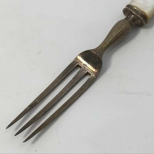 Set of 6 Hallmarked `T.L.` made in London pickle forks with mother of Pearl handles in box