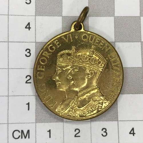 1937 Coronation medallion to commemorate King George VI and Queen Elizabeth