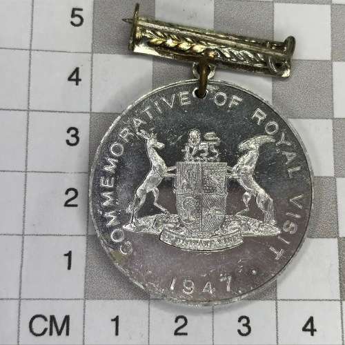 Aluminum 1947 Royal visit medallion in excellent condition