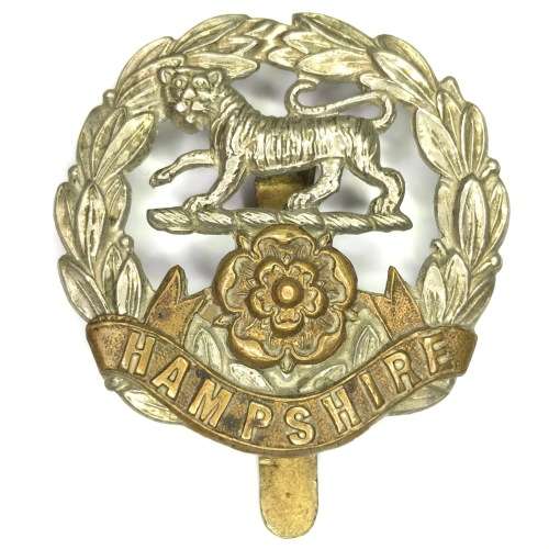 Great Britain Infantry of The Line Hampshire Regiment - Cap badge - Bi-metal - Slide