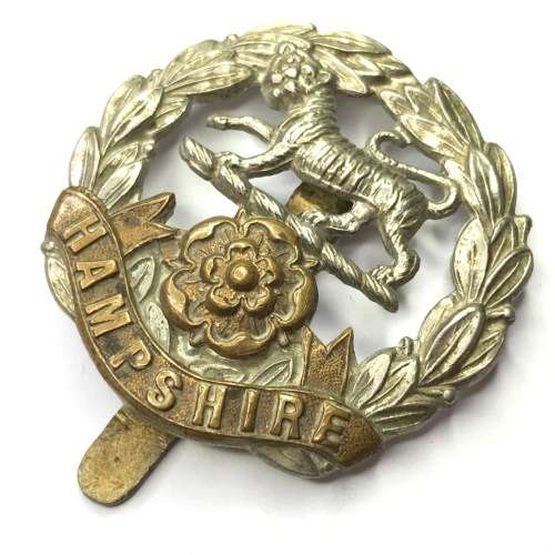 Great Britain Infantry of The Line Hampshire Regiment - Cap badge - Bi-metal - Slide
