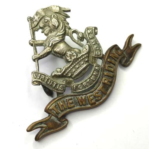 Great Britain Infantry of the Line, The Duke of Wellington Regiment (West Riding) cap badge - Lugs