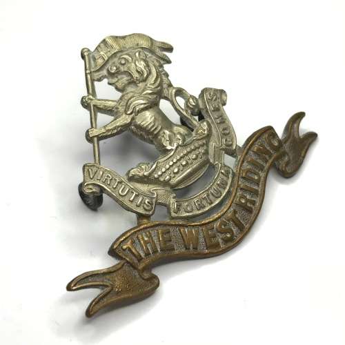 Great Britain Infantry of the Line The Duke of Wellington Regiment (West Riding) cap badge - Lugs