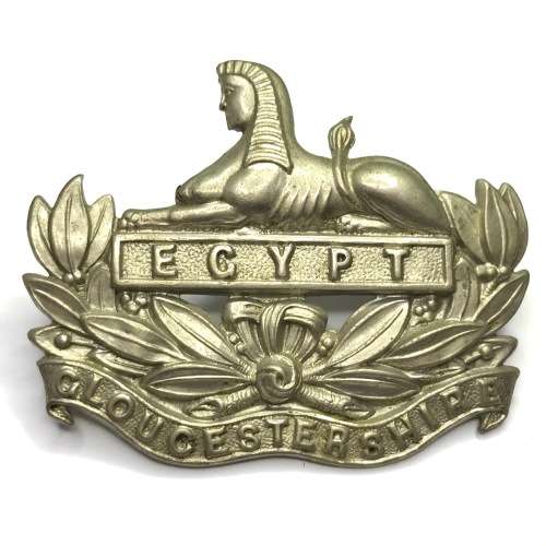 Great Britain Infantry of the Line Gloucestershire Regiment cap badge - Lugs