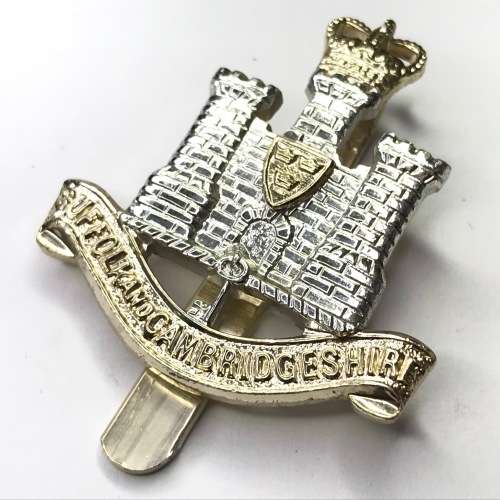 Great Britain Suffolk and Cambridgeshire cap badge - Slide