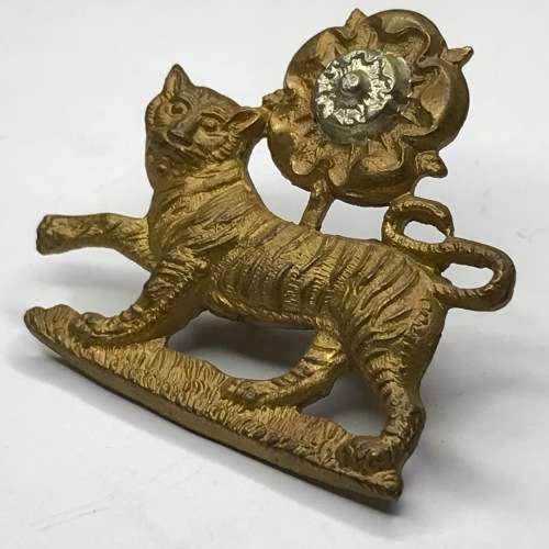 Great Britain The York and Lancaster Regiment collar badge