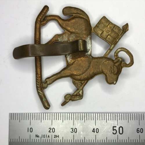 Great Britain Infantry of the Line Queens Royal regiments cap badge with slide