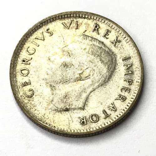 1943 SA Union George 6 Sixpence die crack through date