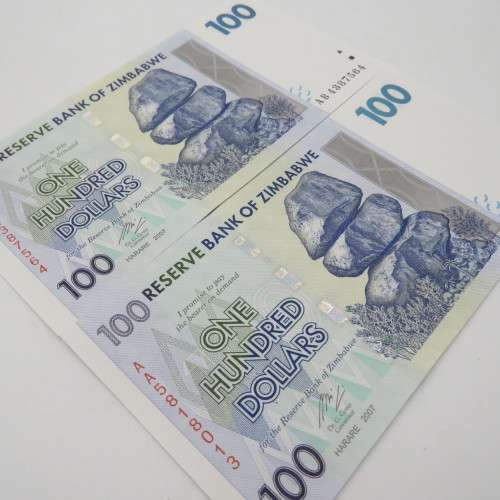 Zimbabwe one hundred dollars Harare 2007 - 2 Uncirculated notes AA and AB series - ZW 104