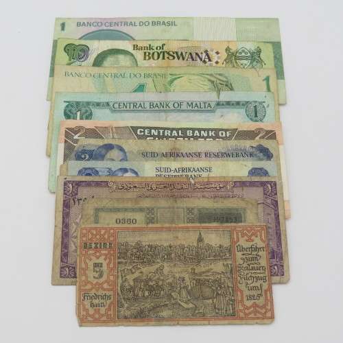 Lot of 10 world banknotes