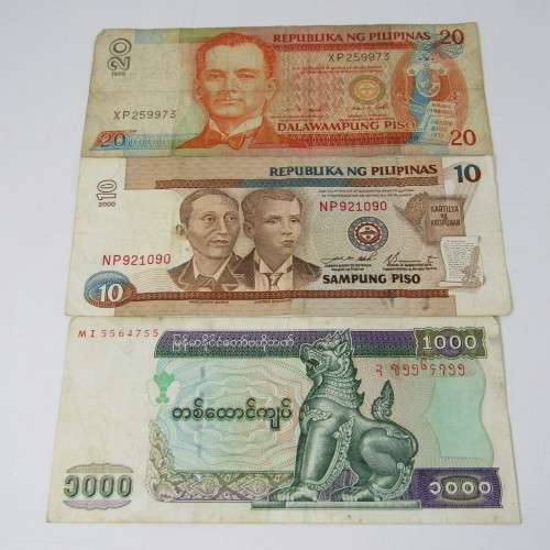 Lot of 10 world bank notes in good condition
