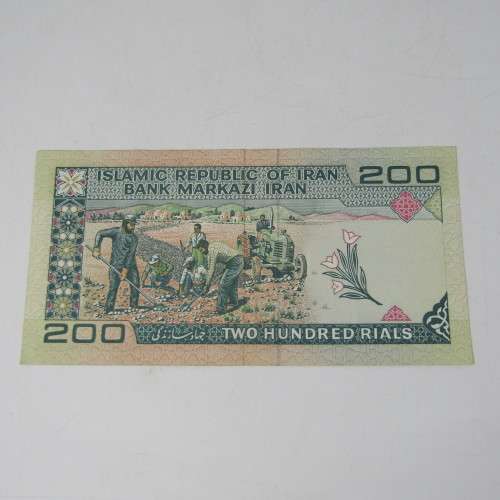 Lot of 10 world bank notes in good condition