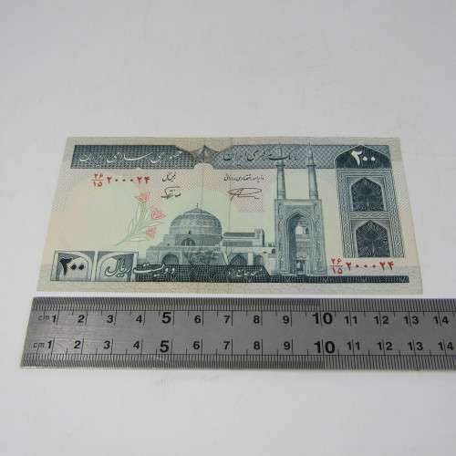 Lot of 10 world bank notes in good condition