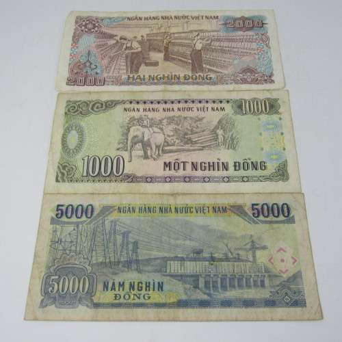 Lot of 10 world bank notes in good condition