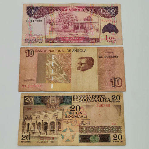 Lot of 10 world banknotes