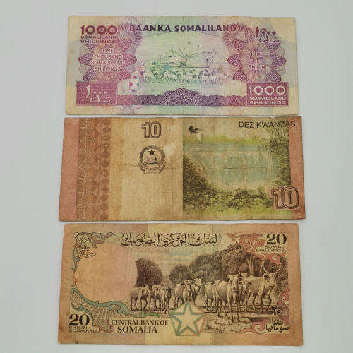 Lot of 10 world banknotes