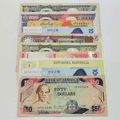Lot of 10 world banknotes