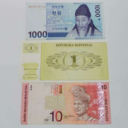 Lot of 10 world banknotes