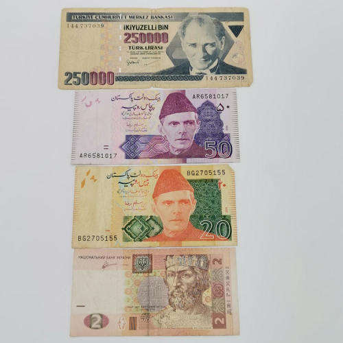 Lot of 10 world banknotes