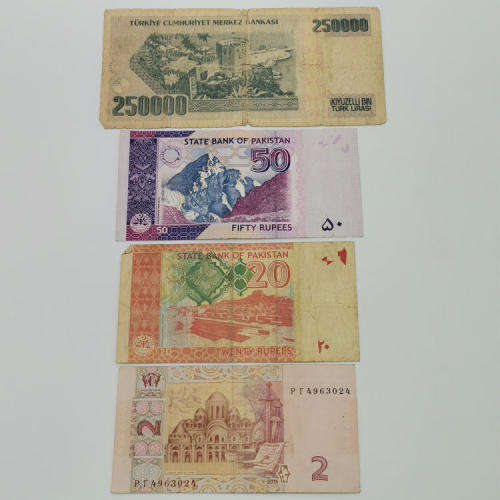 Lot of 10 world banknotes