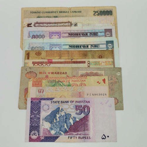 Lot of 10 world banknotes
