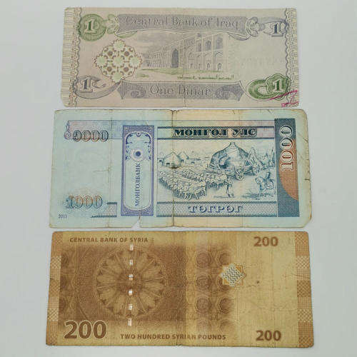 Lot of 10 well used world banknotes