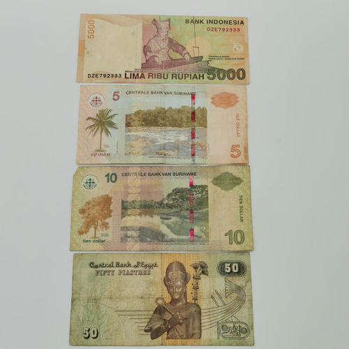 Lot of 10 well used world banknotes