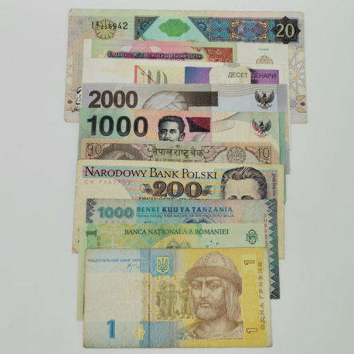 Lot of 10 world banknotes - some better