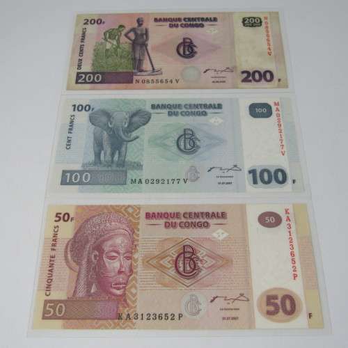 Lot of 10 laminated bank notes from all over