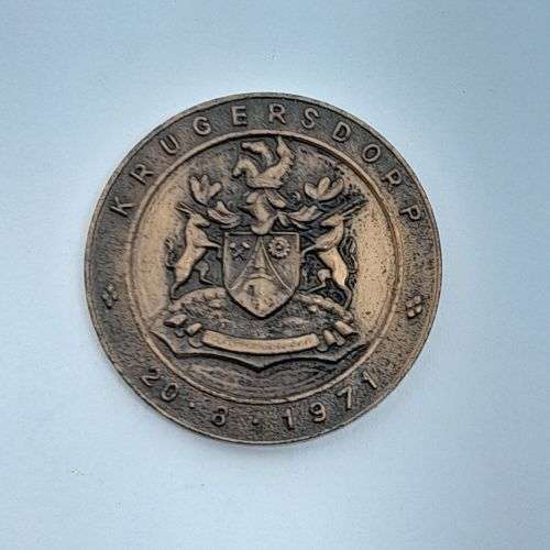 1971 Freedom of the town Krugersdorp to president JJ Fouche. Medallion