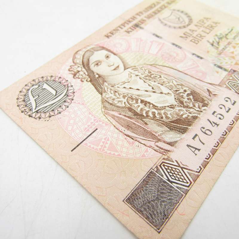 Cyprus One pound banknote AU+ slight dents