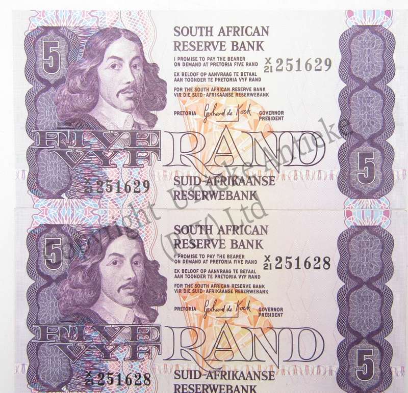 Pair of GPC de Kock R5 replacement notes in sequence
