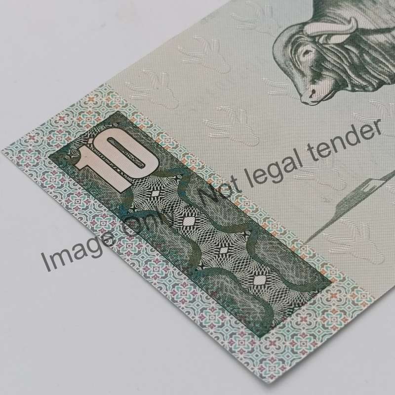 CL Stals First Issue uncirculated pair of R10 notes with consecutive numbers - one creased slightly