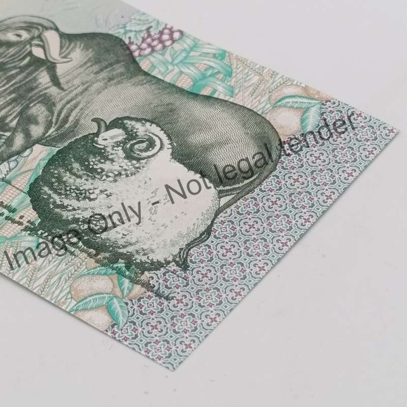 CL Stals First Issue uncirculated pair of R10 notes with consecutive numbers - one creased slightly