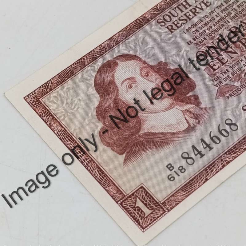TW de Jongh Lot of 3x R1 banknotes First, Second & Third Issues - all starting and ending with 8