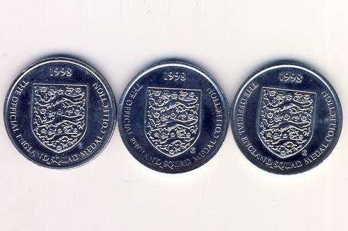 3 Soccer medallions - David Beckham, Paul Gascoigne, Michael Ouen