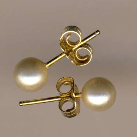 Pair of gold & pearl stud earrings